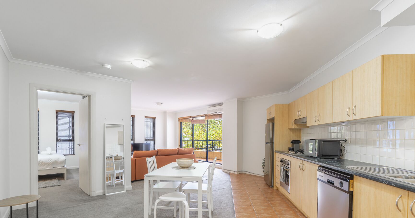 Classic Apartment, 1 Queen Bed | Living area