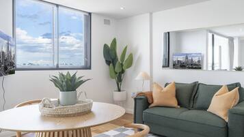 City Apartment, 1 Double Bed | Living area