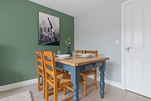 Dining - Charming House •  Central Location • Free Parking (Rugby)