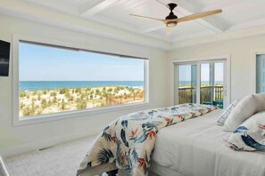 5 soverom, skrivebord, strykejern/-brett og reiseseng for barn