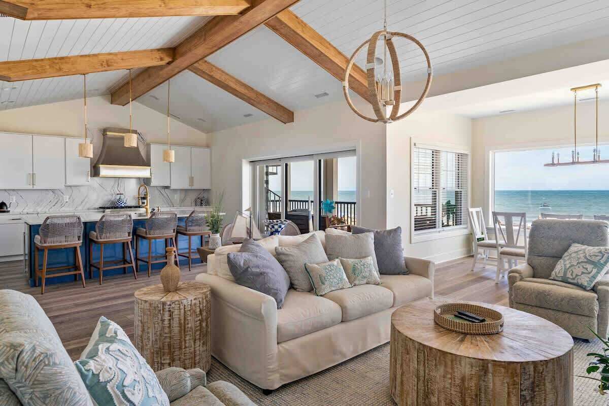 TV, caminetto, libri, studio