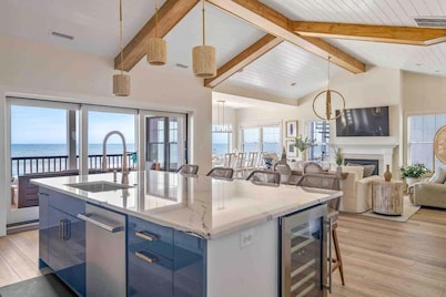 Beachfront Luxury Villa in Dewey Beach, Two Master Bedroom