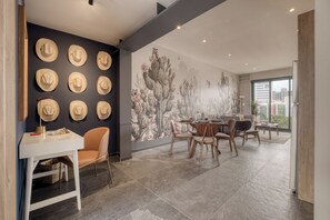 Superior Apartment | Living area | 55-inch Smart TV with satellite channels - Myla Chapultepec (Mexico City)