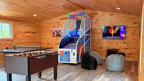 Games room - Pop up Camper Site Water & Electric Up to 32FT (Wellsboro)