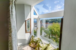 View from property - Charming Holiday Home in Kingsand, No Deposit (Torpoint)