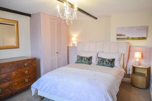 Cottage | 4 bedrooms, iron/ironing board