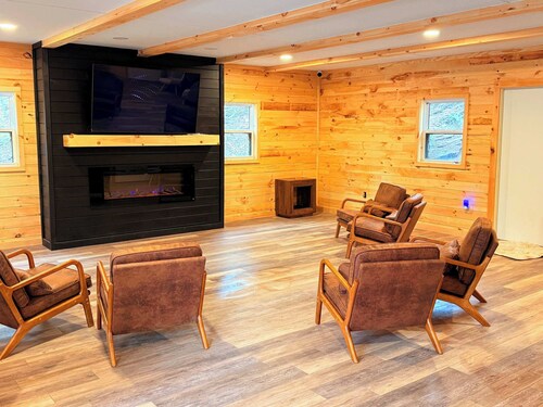 RV Site - Full Hookup 30 Amp - Up to 33ft