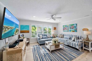 TV, offices - Siesta Key Village Retreat (Siesta Key)
