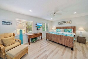 3 bedrooms, iron/ironing board, travel crib, WiFi - Siesta Key Village Heated pool (Siesta Key)
