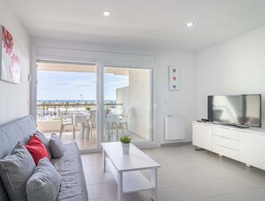 Apartment | Living room - Apartment in Empuriabrava With Sea Views (Castello d'Empuries)