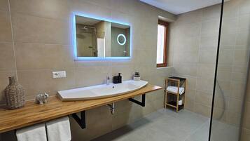 Dusche, Handtücher, Seife, Toilettenpapier