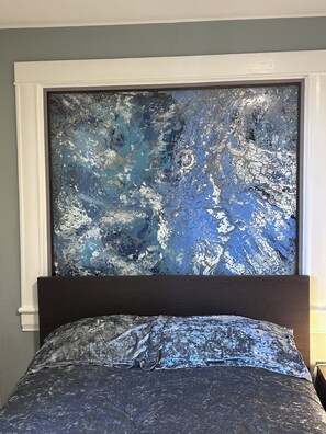 3 عدّة غرف نوم ومكواة/لوح كي وواي فاي وملاءات أسرّة