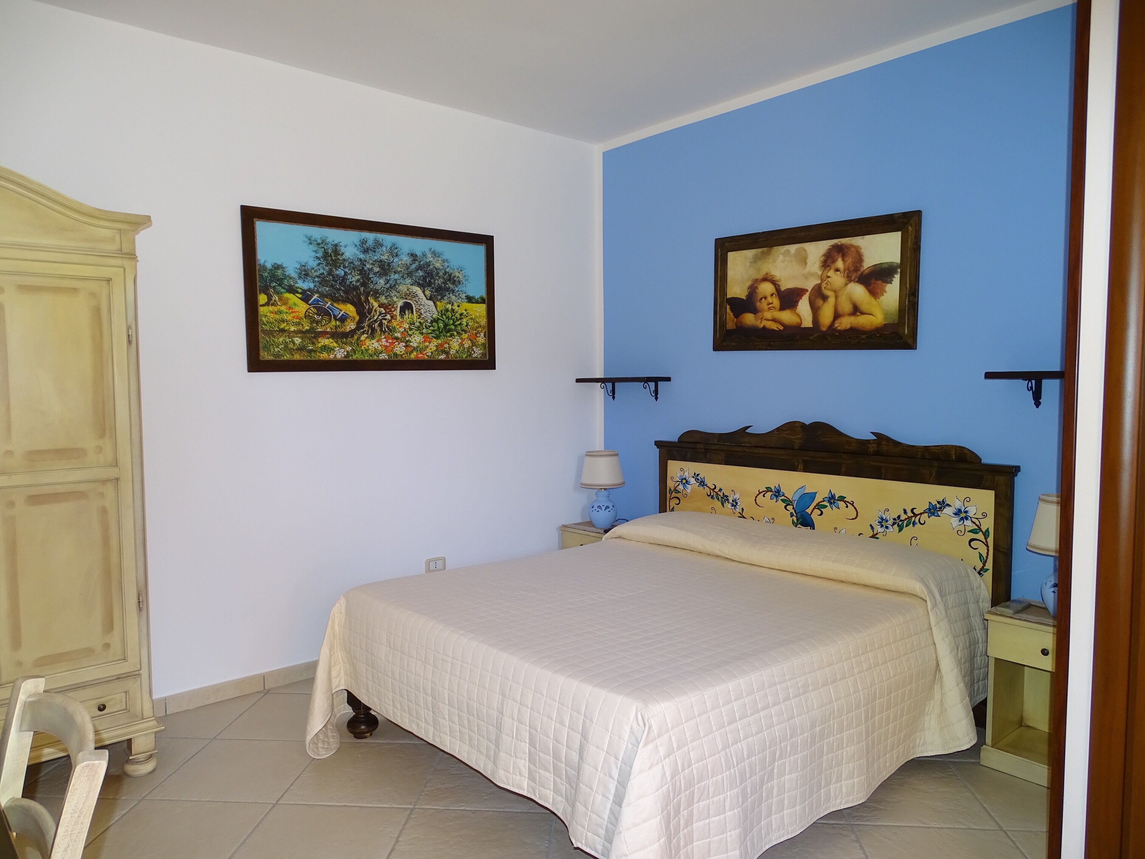 Habitación superior, vistas al jardín | Edredones de plumas, minibar, escritorio