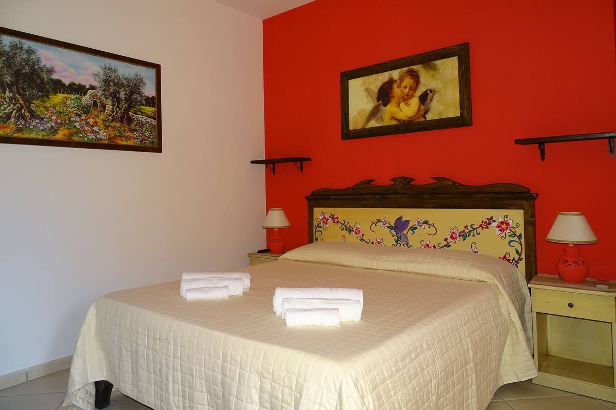 Dundyner, minibar, skrivebord og skrivebord for bærbar PC