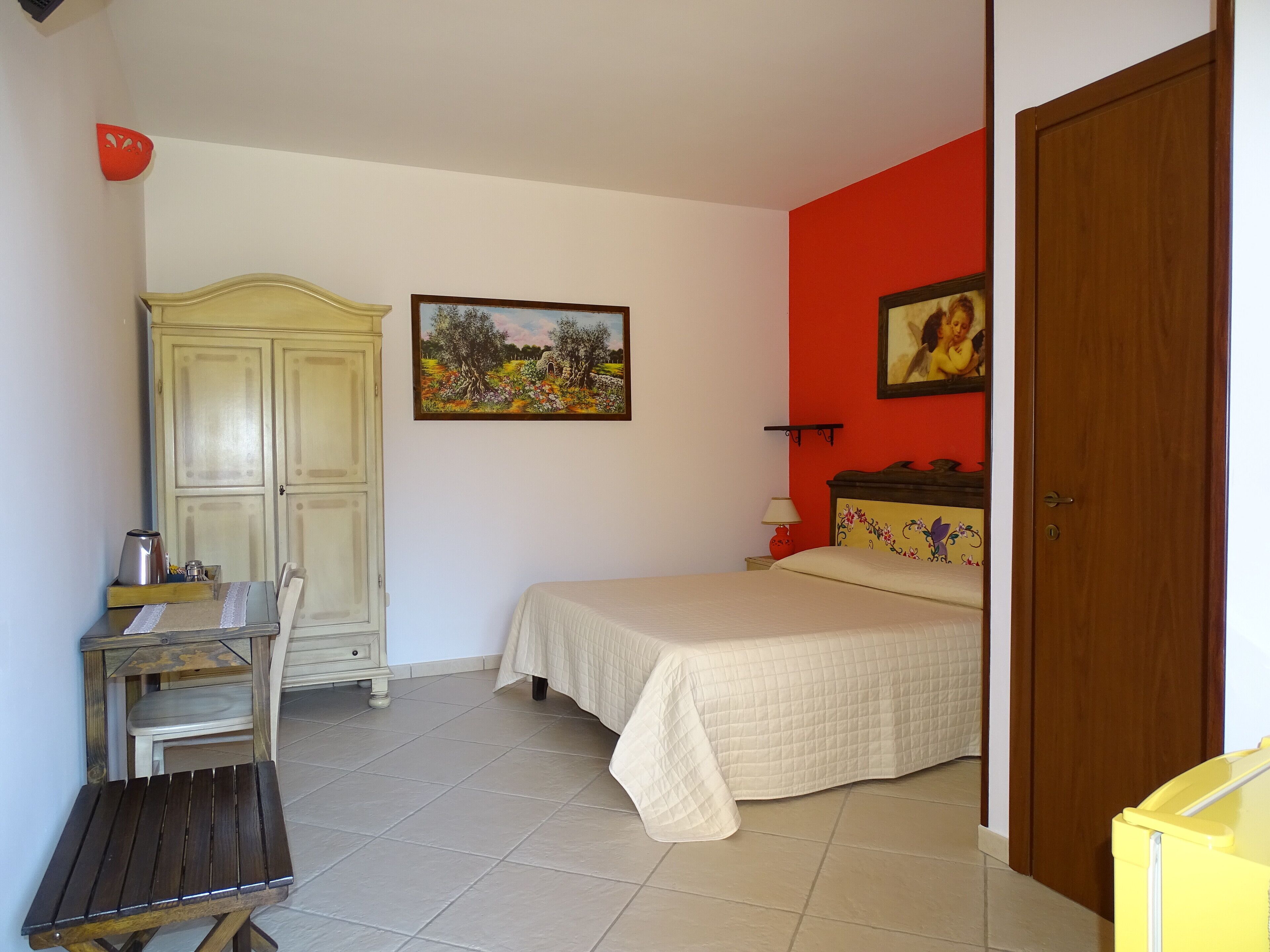 Habitación estándar, vistas al jardín | Edredones de plumas, minibar, escritorio