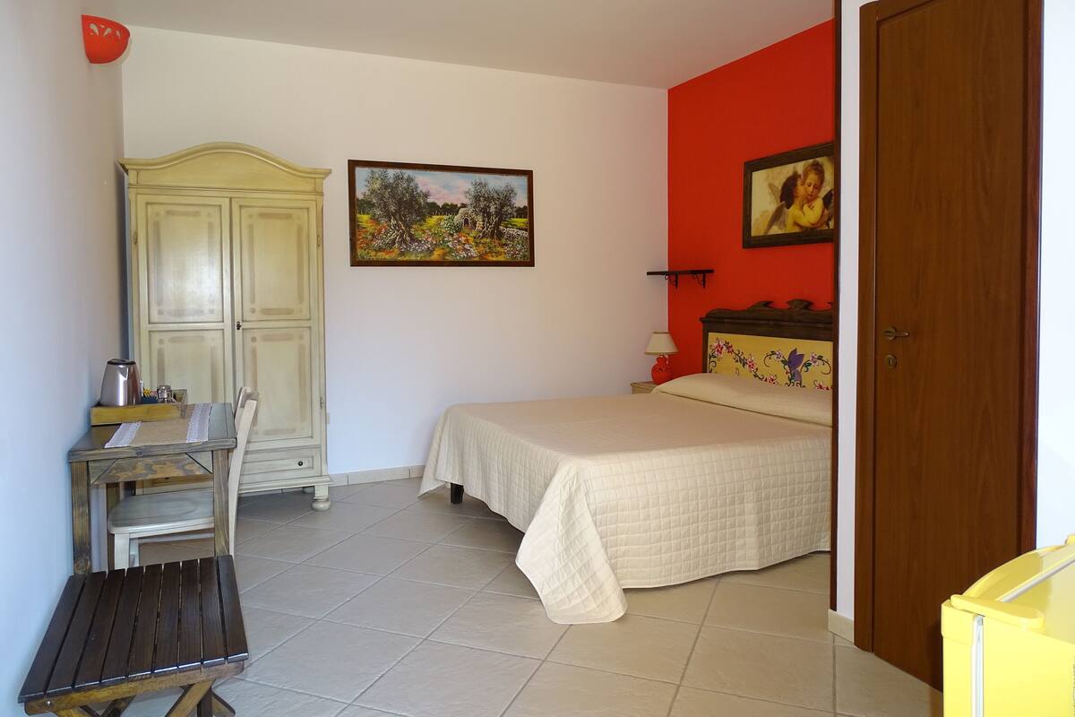 Habitación estándar, vistas al jardín | Edredones de plumas, minibar, escritorio