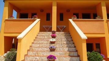 Chambre Supérieure, vue jardin | Terrasse/Patio