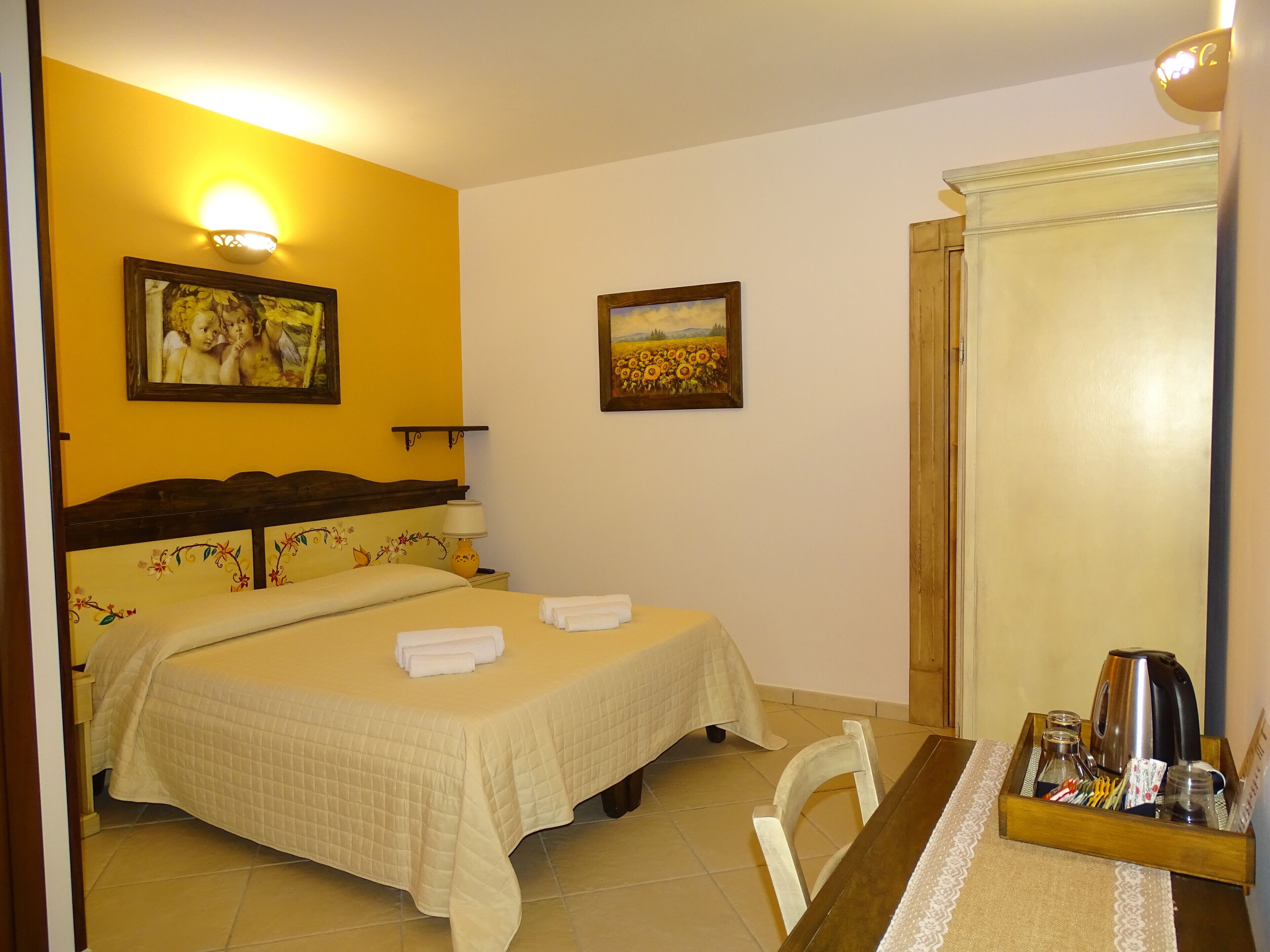 Habitación superior, vistas al parque | Edredones de plumas, minibar, escritorio