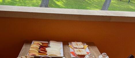 Komplett frokost er inkludert hver dag