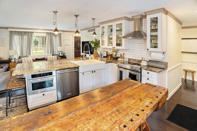 Driftwood Cottage, a charming 3-bed/2-bath home in peaceful Union Pier!