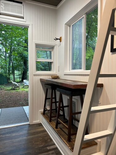 “The Office” tiny home at the Wooded Retreat
