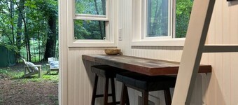 “The Office” tiny home at the Wooded Retreat