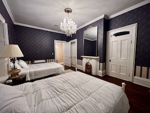 6 bedrooms, desk, iron/ironing board, travel cot