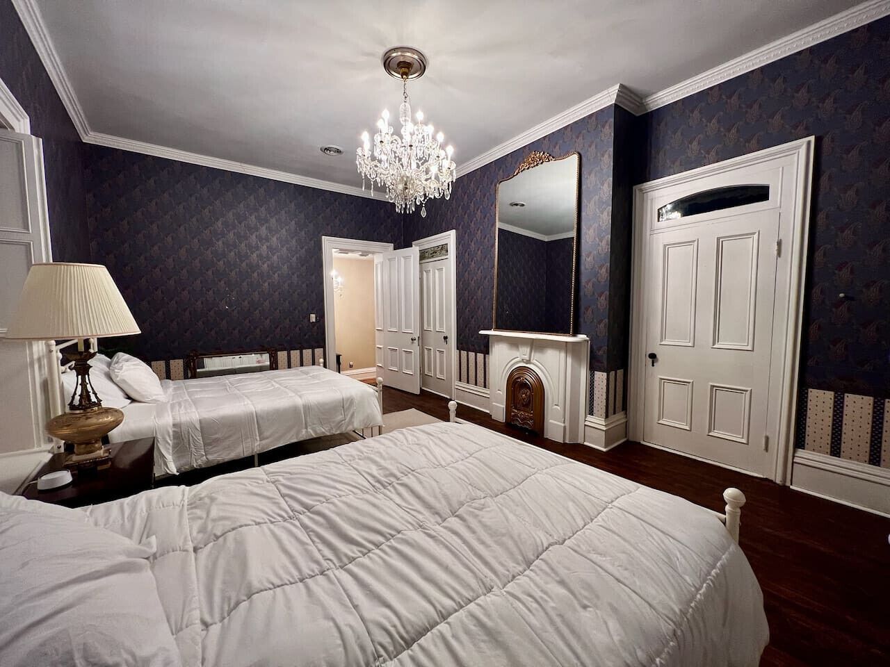 6 Schlafzimmer, Schreibtisch, Bügeleisen/Bügelbrett, Reisekinderbett