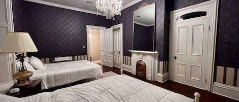 6 sovrum, skrivbord, strykjärn/strykbräda och resesäng