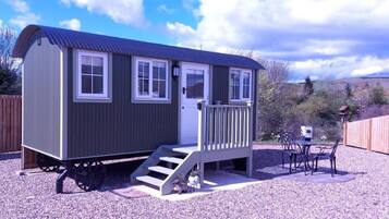 Cabin | Exterior