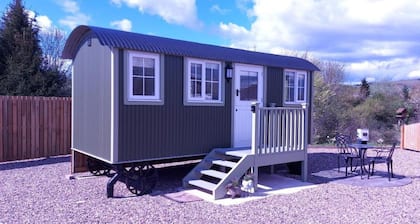 1B Deluxe Cabin - Free Parking, King-size Bed