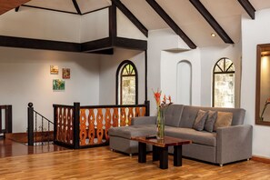 Family Villa, Balcony, Mountain View | Living area