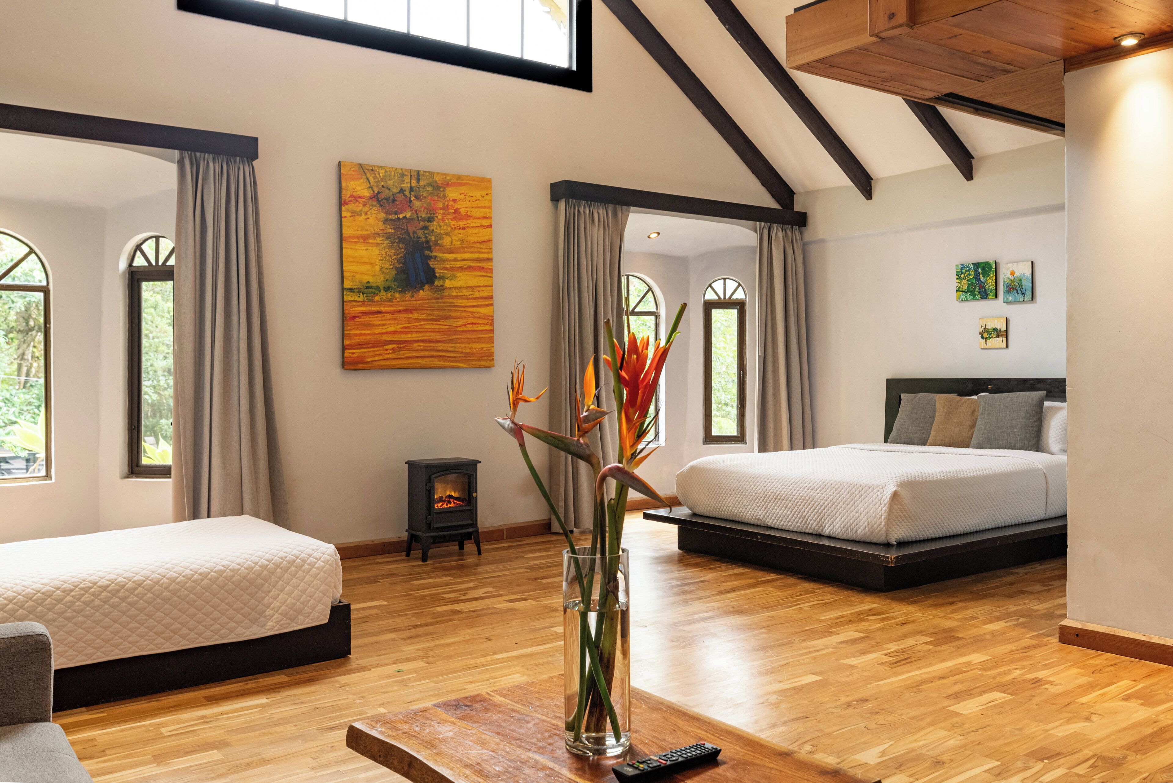 4 bedrooms, down duvets, free WiFi, bed sheets