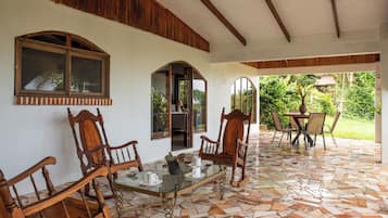 Cottage Familial, patio, vue jardin | Coin séjour