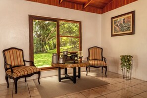 Interior - Gateway to Paradise (Tilarán)