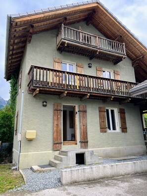 Exterior detail - Stunning 4-bedroom chalet in charming Samoëns with WiFi (Samoëns)