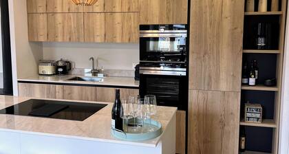 Stunning 4-bedroom chalet in charming Samoëns with WiFi
