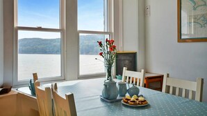 Cottage | Dining - Apartment in Newquay Near Towan Beach (Torpoint)