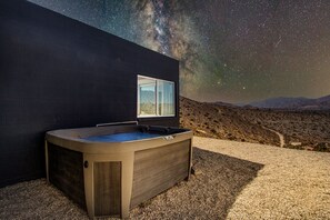 Bañera de hidromasaje al aire libre