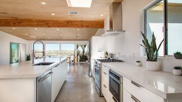 Micro-ondes, four, plaque de cuisson, lave-vaisselle