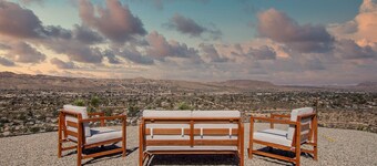 The Joshua Tree Sky View House + Hot Tub