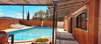 VERY SPACIOUS RESIDENCE FOR 8 TO 14 PEOPLE LARGE SWIMMING POOL