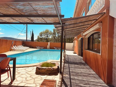 VERY SPACIOUS RESIDENCE FOR 8 TO 14 PEOPLE LARGE SWIMMING POOL