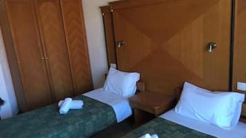 Basic Apartment, Partial Sea View | Free WiFi, bed sheets