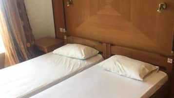 基本公寓, 部分海景 | 1 間睡房、免費 Wi-Fi、床單