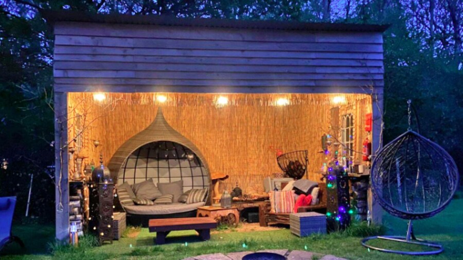 Shepherd's Hut in Romsey With Fire Pit