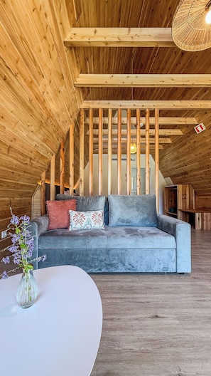 Vila standard, sacada, vista para o jardim | Área de estar