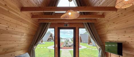 Superior Villa, Balcony, Garden View | Living area