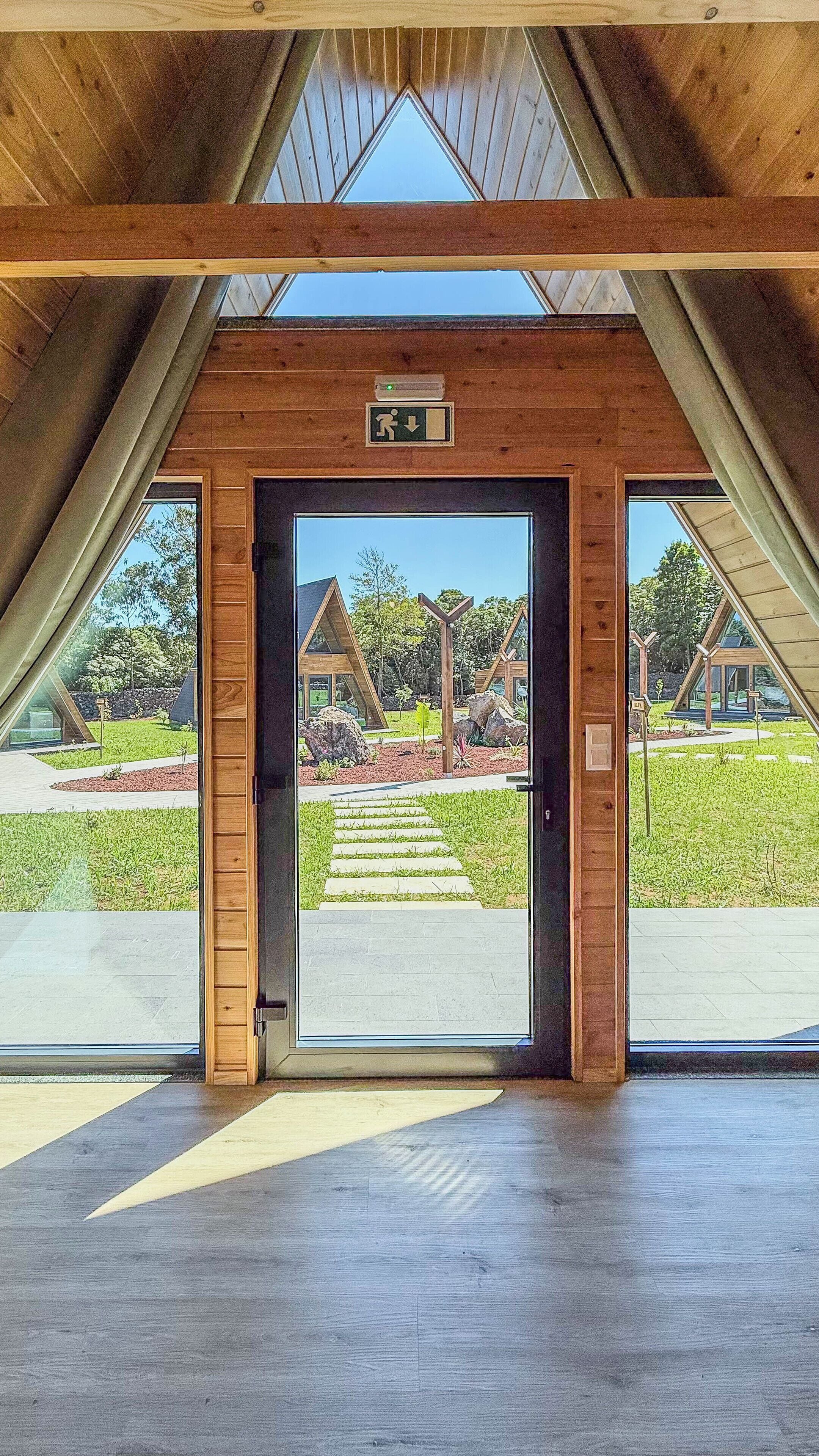 Villa estándar, balcón, vista al jardín | Área de sala de estar