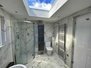 Cottage | Bathroom | Hair dryer - Cottage in Fowey Near Readymoney Cove (Fowey)